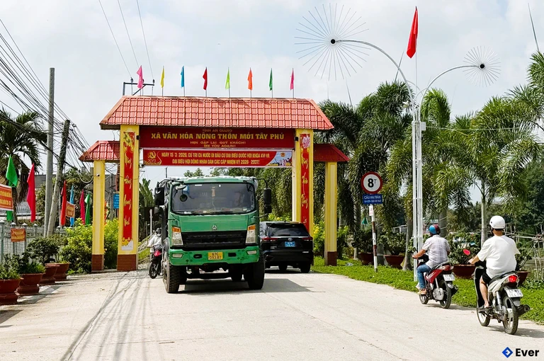 Hạ tầng giao thông thông xã Tây Phú ngày càng khang trang