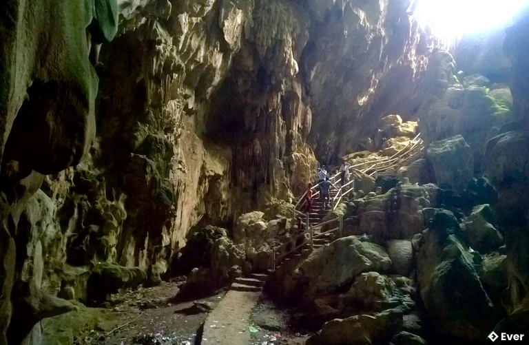 Hang Phượng Hoàng - Suối Mỏ Gà
