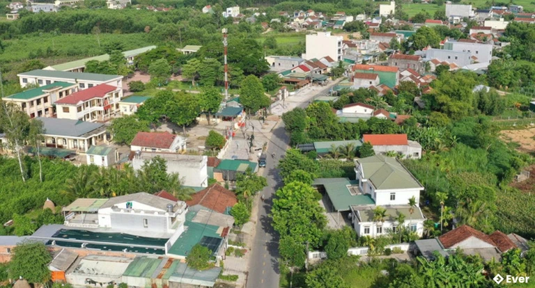 Hệ thống đường giao thông chính trên địa bàn xã Ba Gia kết nối với hệ thống giao thông cấp quốc gia, cấp tỉnh