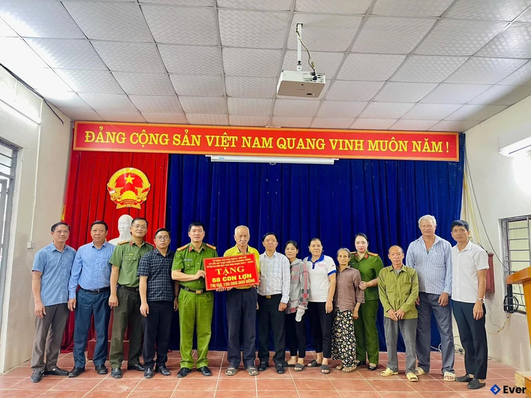 Hỗ trợ các hộ nghèo phát triển kinh tế tại xã A Mú Sung