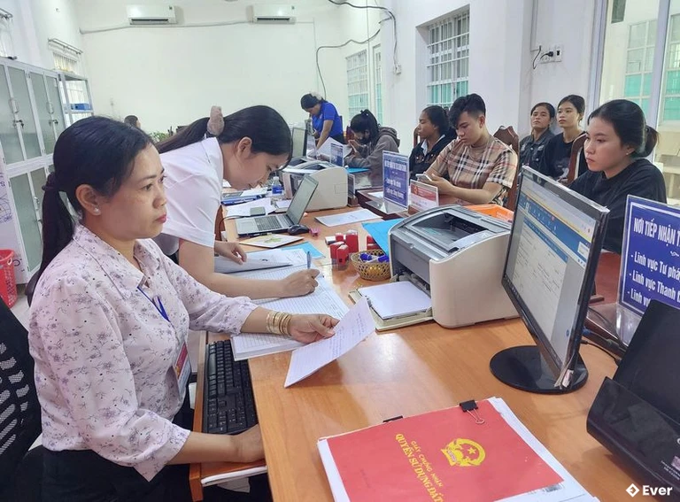 Hoạt động giải quyết thủ tục hành chính sau sáp nhập tại xã Long Hiệp