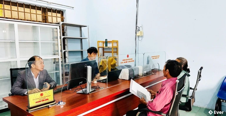 Hoạt động giải quyết thủ tục hành chính xã Ea Wy