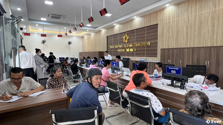 Hoạt động hành chính phường Phú Xuân giai đoạn sau sáp nhập