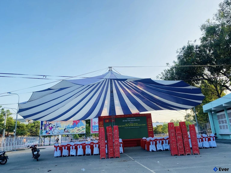 Hoạt động thương mại – dịch vụ được định hướng phát triển mạnh dọc theo các tuyến đường huyết mạch