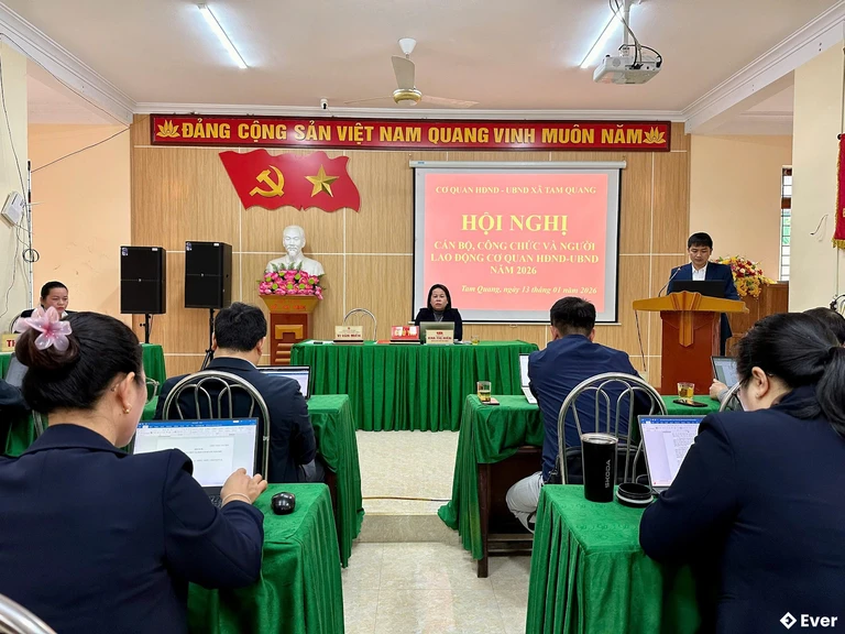 Hội nghị tại trụ sở hành chính xã Tam Quang sau sáp nhập