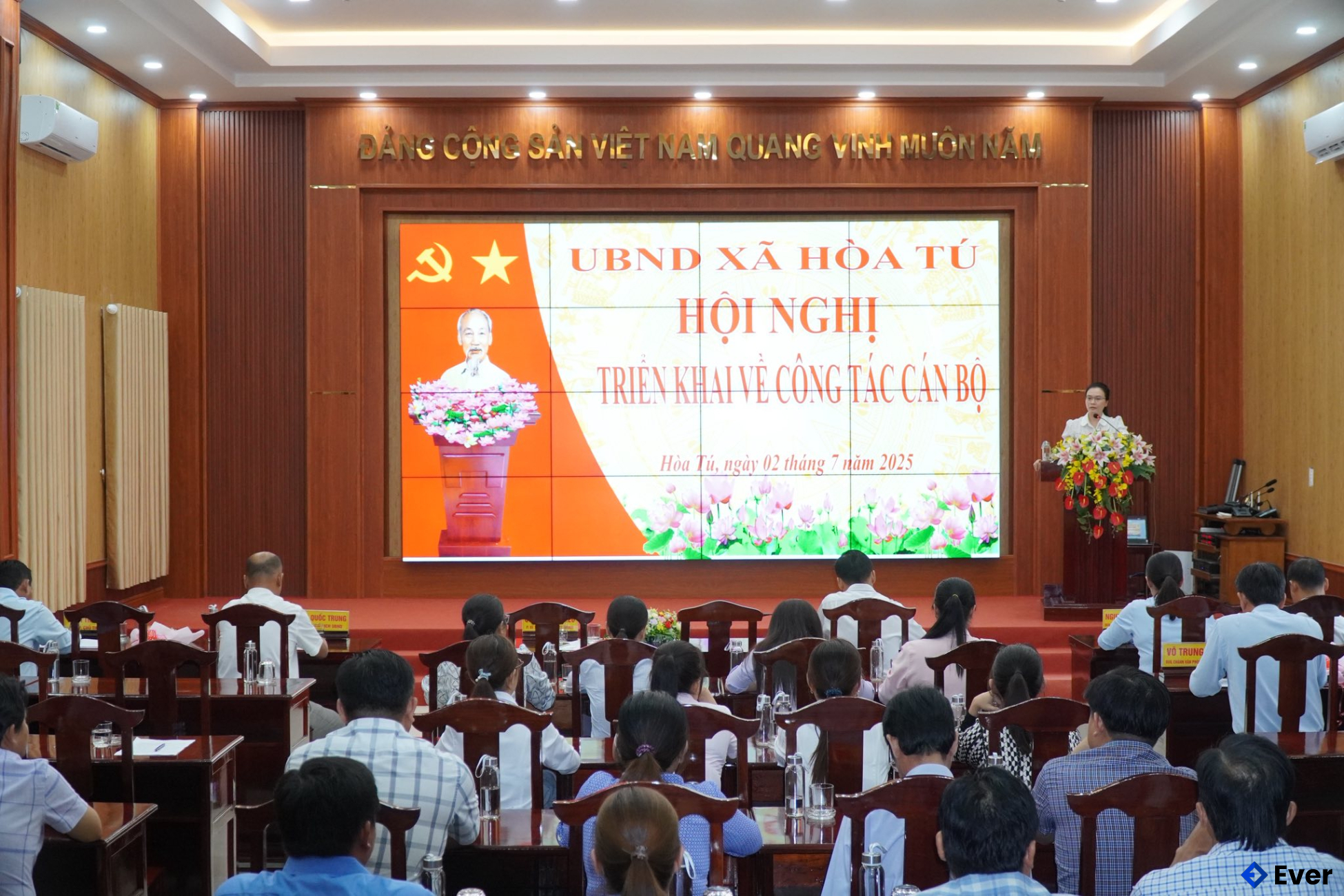 Hội nghị về triển khai công tác cán bộ tại xã Hòa Tú