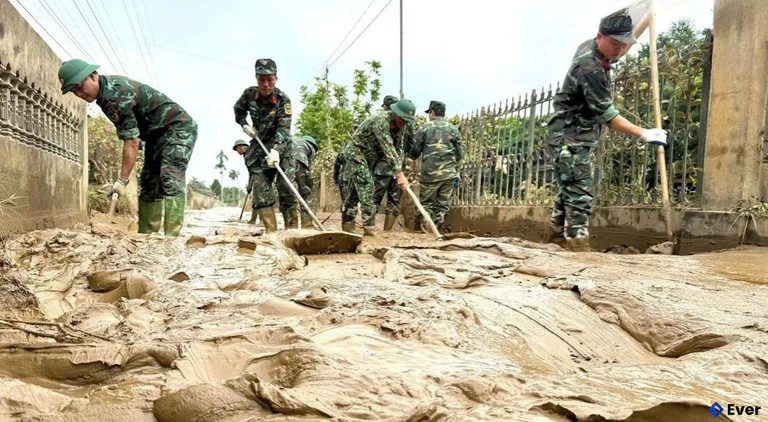 Khắc phục sau bão số 10 tại xã Trấn Yên