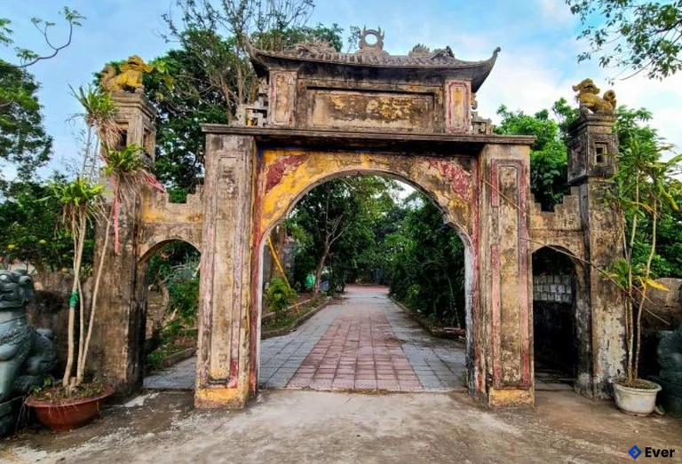 Không gian văn hóa, lịch sử độc đáo Đền Côn Giang