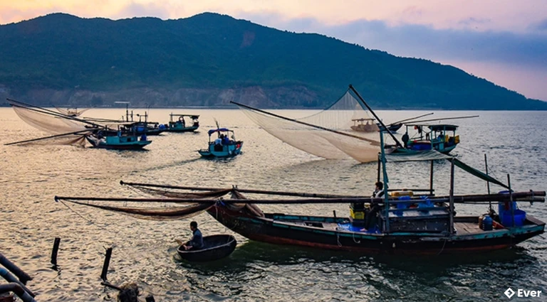 Không khí sản xuất ở cảng cá Cửa Sót