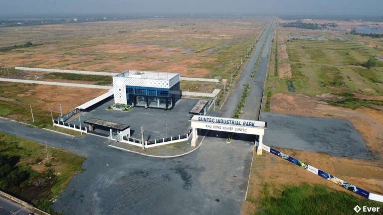 Khu công nghiệp Suntec (xã Tân Long) tập trung vào các ngành sản xuất nhẹ, logistics và dịch vụ hỗ trợ