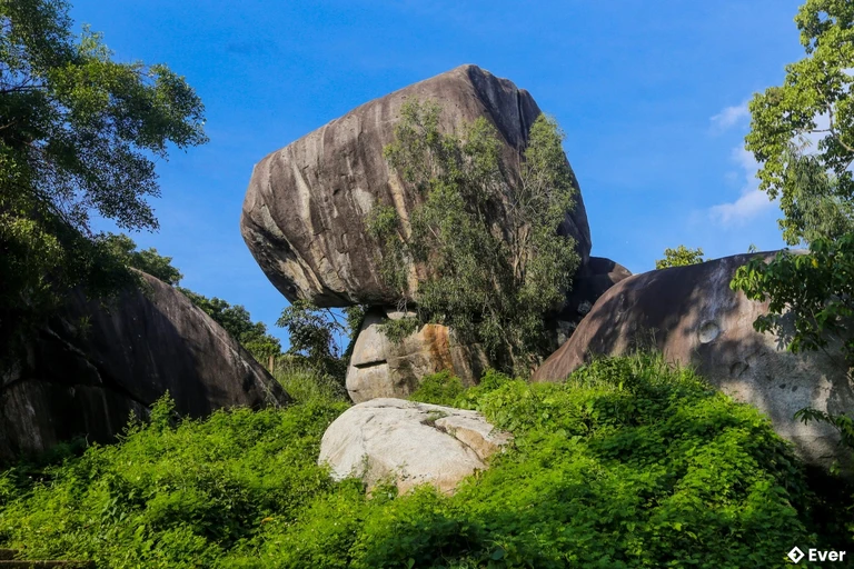 Khu Đá Chồng - Huyện Định Quán