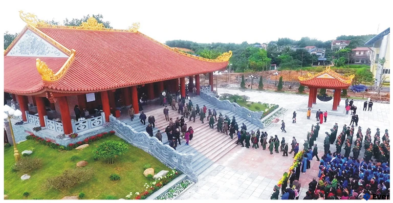 Khu di tích núi Văn – núi Võ