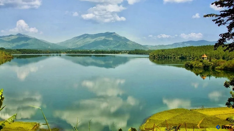 Khu du lịch sinh thái Hồ Ayun