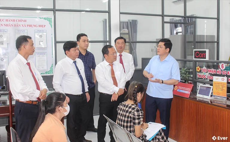 Khu vực tiếp nhận hồ sơ hành chính xã Phụng Hiệp