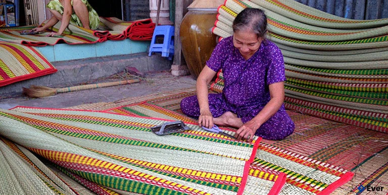 Làm chiếu cói Lật Dương