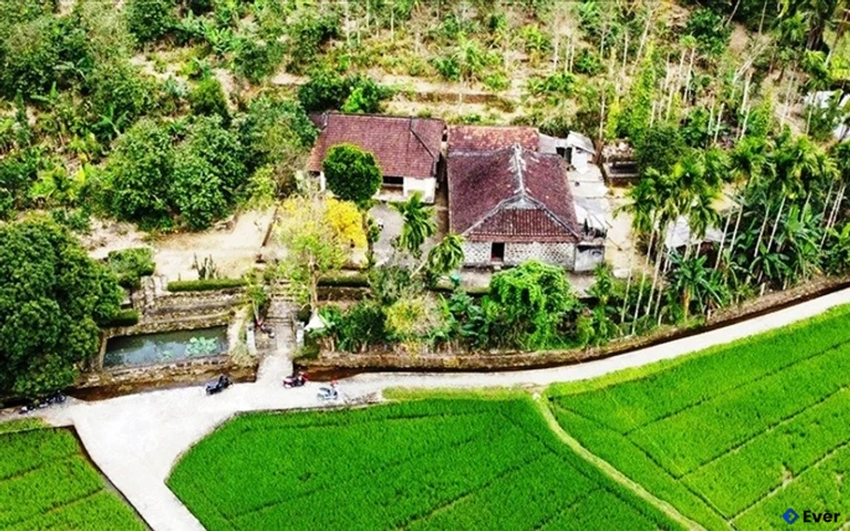 Làng cổ Lộc Yên