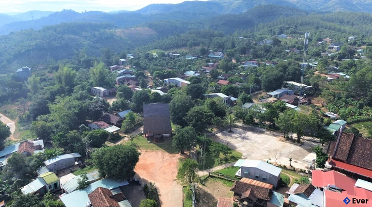 Làng du lịch cộng đồng Kon Jơ Dri, xã Đăk Rơ Wa còn giữ lối kiến trúc truyền thống của người Ba Na