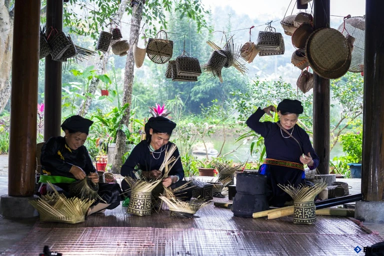 Làng nghề đan lát của đồng bào Tày tại xã Nghĩa Đô