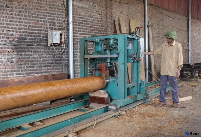 Làng nghề gỗ tại xã Liên Bão