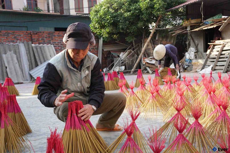 Làng nghề làm hương xã Quốc Tuấn