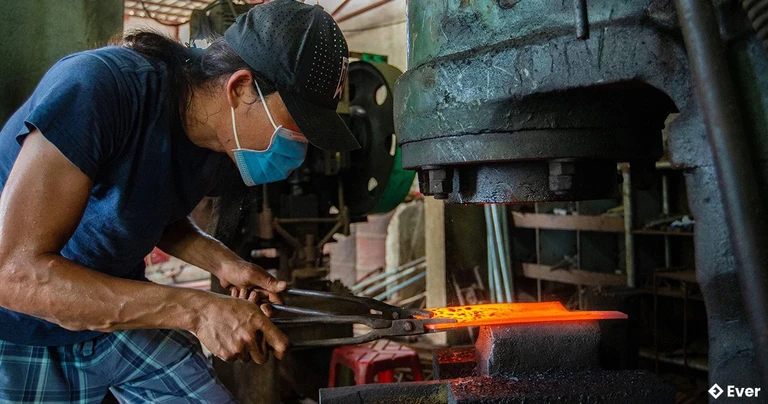 Làng nghề rèn Vân Chàng