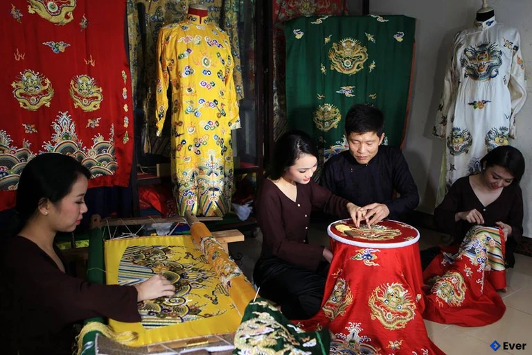 Làng nghề thêu Đông Cứu