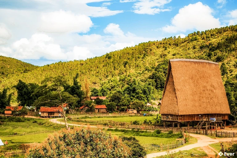 Làng Văn hóa – Du lịch cộng đồng Kon Pring