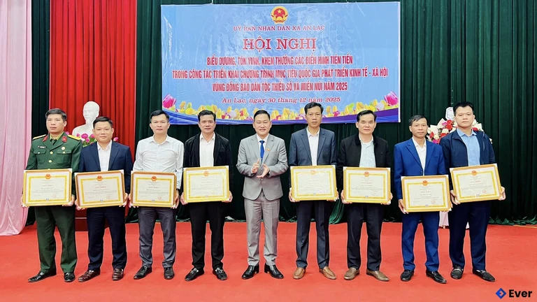 Lễ biểu dương cán bộ tại xã An Lạc