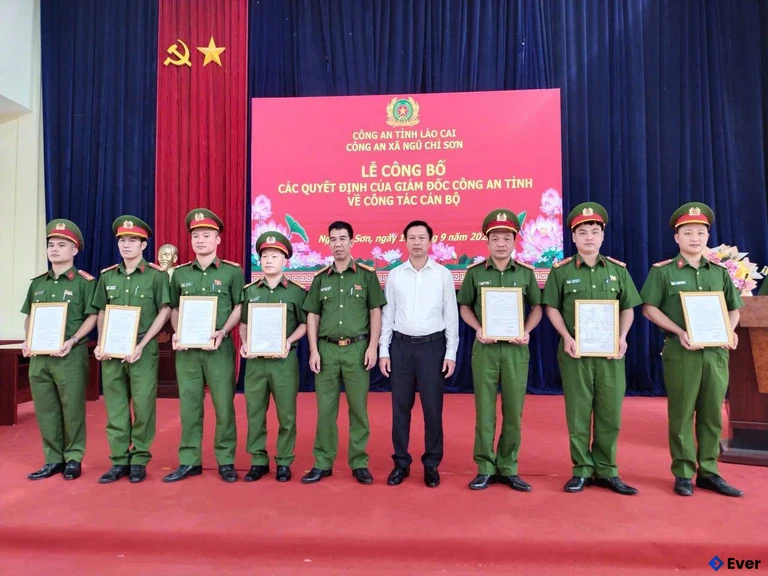 Lễ công bố cán bộ Công an xã Ngũ Chỉ Sơn
