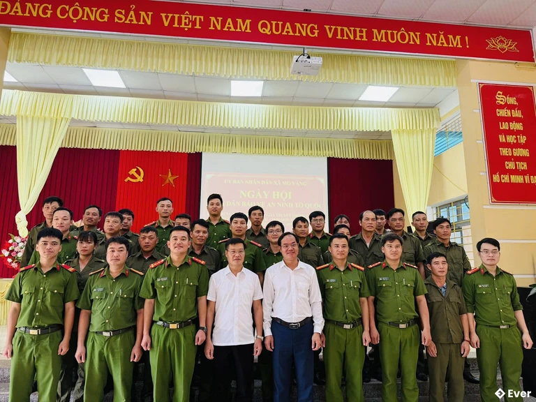 Lễ công bố quyết định của Giám đốc Công an tỉnh tại xã Mỏ Vàng