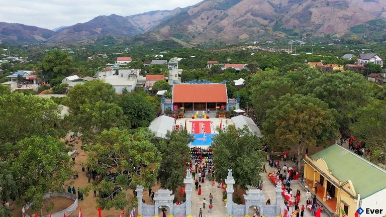 Lễ hội dâng hương được tổ chức tại Đền thờ Hai Bà Trưng
