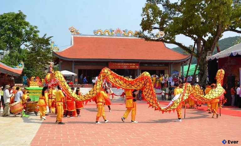 Lễ hội đền Mẫu Trịnh Trường được tổ chức vào ngày 10/03 âm lịch hàng năm