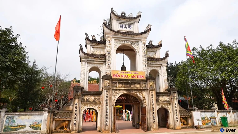 Lễ hội đền Nưa - Am Tiên