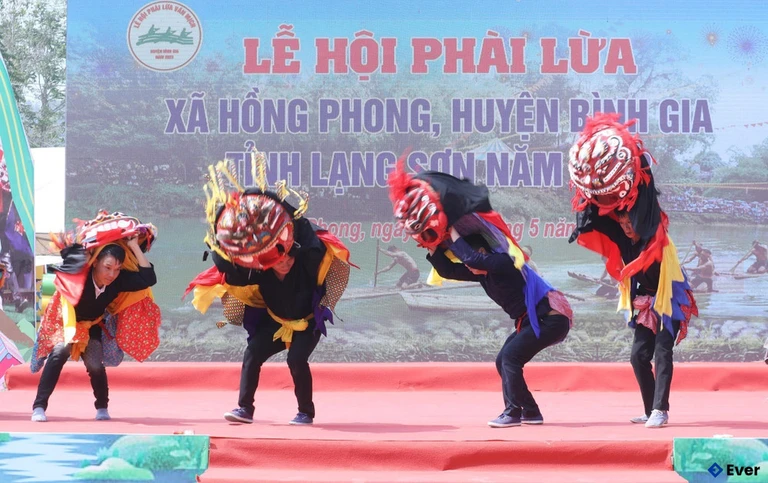 Lễ hội Phài Lừa xã Hồng Phong