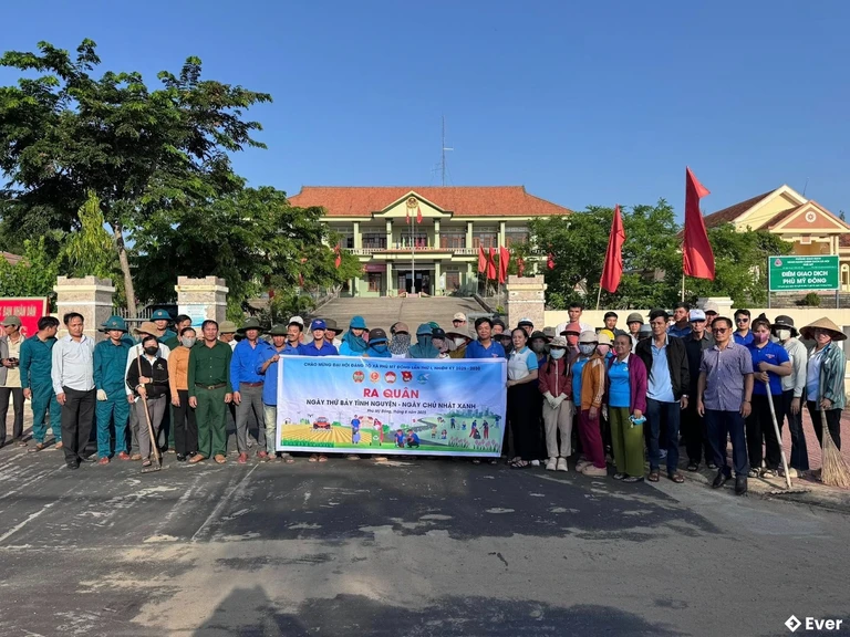 Lễ ra quân tại trụ sở hành chính xã Phù Mỹ Đông, Gia Lai