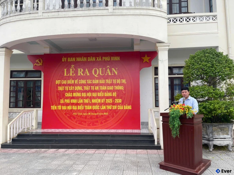 Lễ ra quân tại ủy bản nhân dân xã Phú Vinh