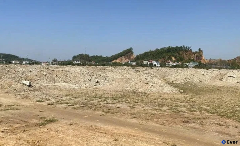 Mặt bằng khu TĐC đang được đơn vị thi công thực hiện san lấp mặt bằng