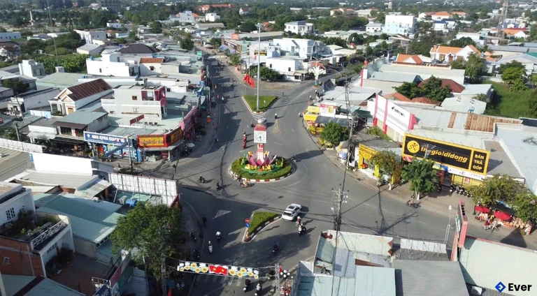 Một góc giao lộ trung tâm xã Cần Giuộc