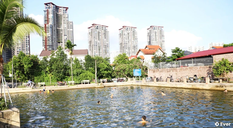 Một góc khu dân cư ở xã Phụng Công.