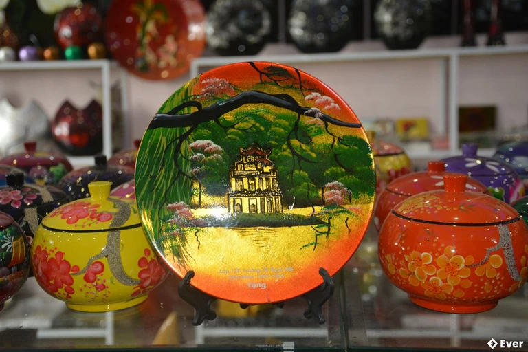Một vài sản phẩm của làng nghề sơn mài Hạ Thái
