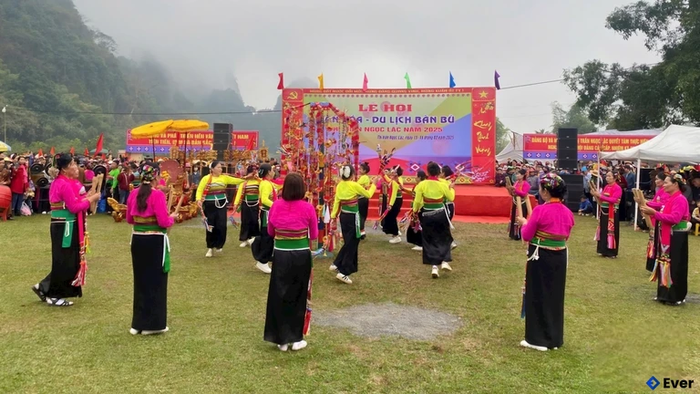 Múa Pôồn Pôông tại lễ hội