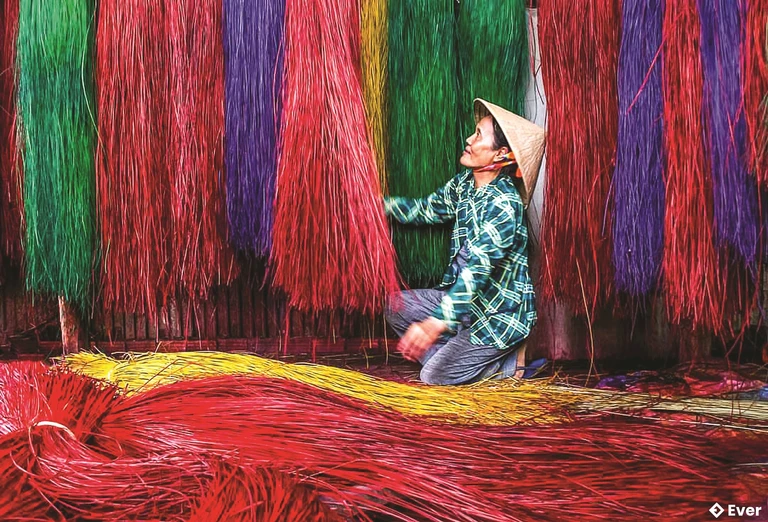 Nét đẹp nghề diệt chiếu còn lưu giữ tại làng nghề chiếu Định Yên