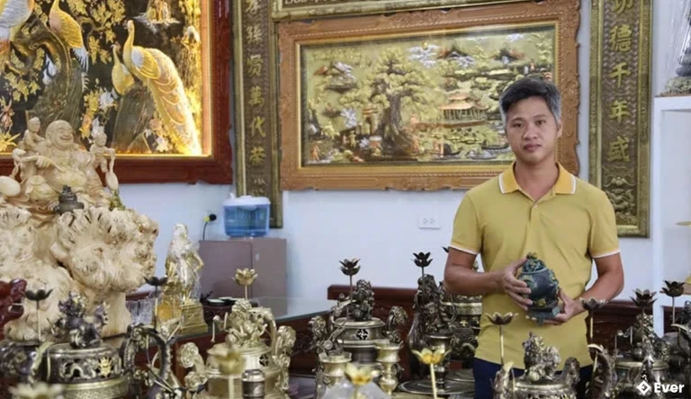 Nghệ nhân Ưu tú Nguyễn Bá Quý, người tiếp nối truyền thống đúc đồng Trà Đông