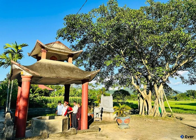 Người dân Tổ dân phố Giếng Đõ chăm sóc giếng cổ, biểu tượng thiêng gắn với huyền tích chiếc “đõ gỗ”