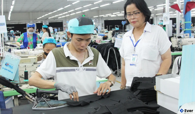 Người lao động làm việc tại Công ty CP May Phù Cát