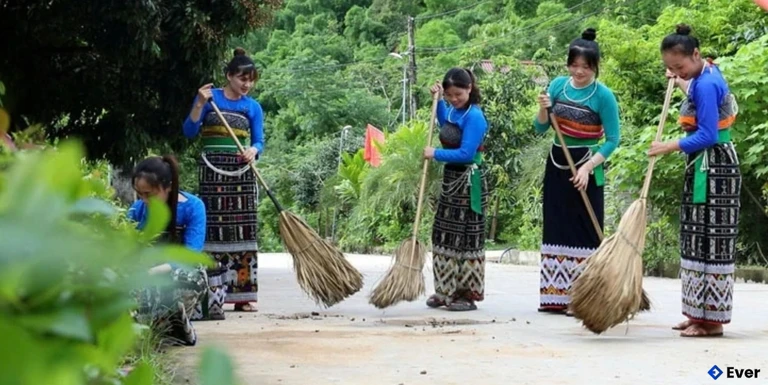 Người Thái ở bản Ngàm làm du lịch