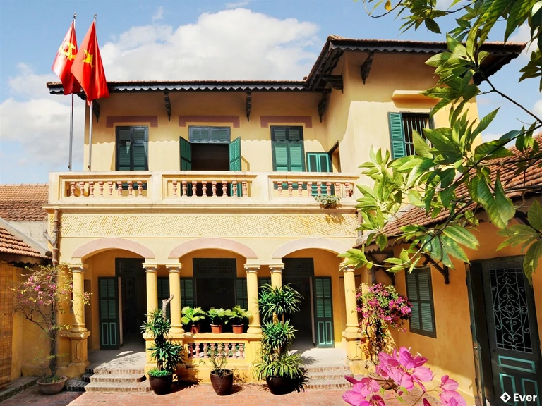 Nhà lưu niệm Chủ tịch Hồ Chí Minh