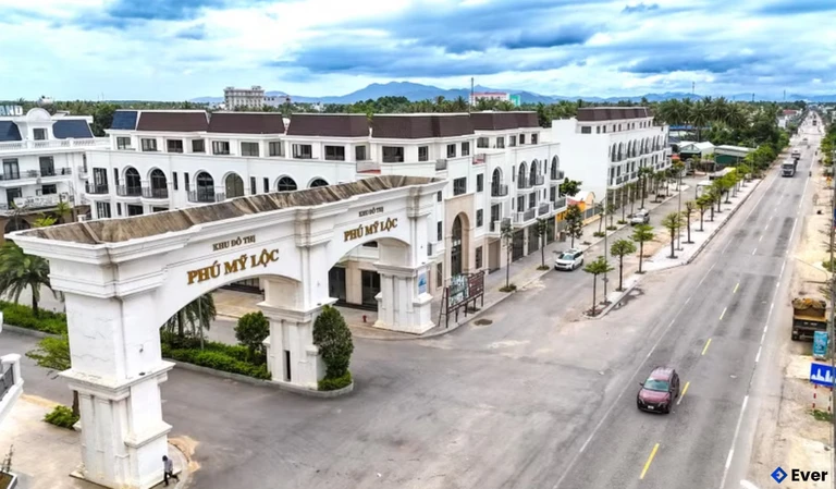 Nhà phố Hoàng Gia VCN tại phường Tam Quan được đầu tư đồng bộ về hạ tầng, pháp lý rõ ràng hứa hẹn sẽ là nơi an cư và đầu tư lý tưởng