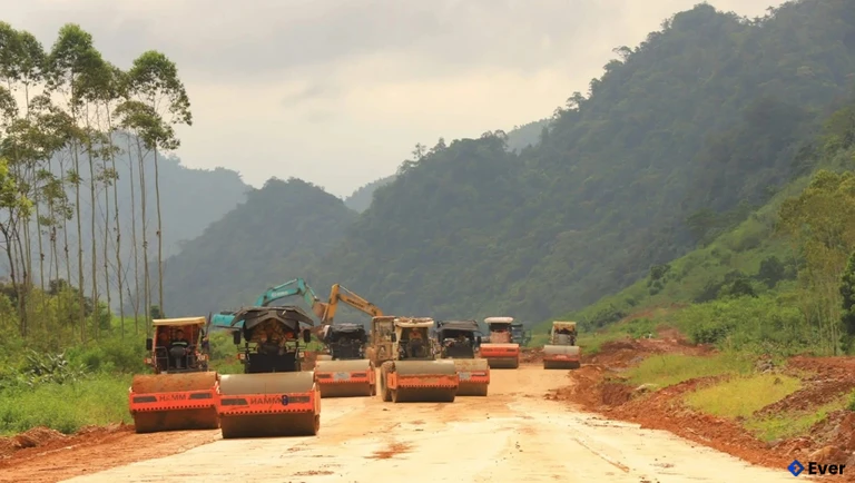 Nhà thầu tổ chức thi công đường Cao tốc Hòa Bình - Mộc Châu, địa phận xã Cao Sơn