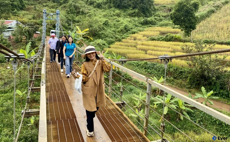 Nhờ có mô hình làm du lịch của Y Gia Nhi mà hằng năm xã Đăk Sao đón hơn 1.000 du khách đến trải nghiệm